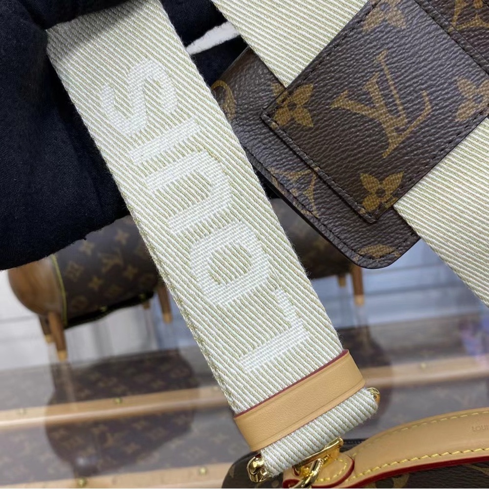 💌Louis Vuitton Utility Crossbody Bag - Picture 9 of 9